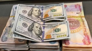 В Ираке запретили продавать доллары иракцам, направляющимся в Иран