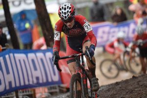 Американская велогонщица завершила карьеру после поражения от трансгендера