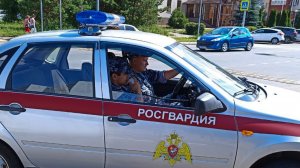 В Татарстане сотрудники Росгвардии задержали женщину, которая, обнявшись с подругой, похитила у неё смартфон