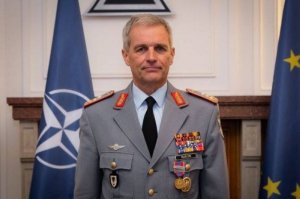 Немецкий генерал о подготовке боевиков ВСУ: им интереснее опыт и методы карателей, чем военное дело