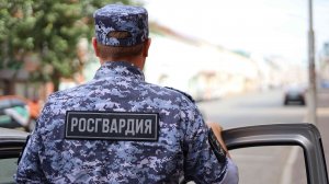 В Набережных Челнах наряд вневедомственной охраны Росгвардии помог огнеборцам в эвакуации жильцов дома, где произошёл пожар