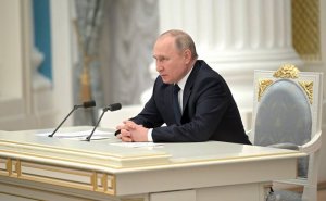 «Как только мы отвели войска из-под Киева, Украина отказалась от обязательств»: Президент РФ показал африканским лидерам договор с подписями украинских чиновников