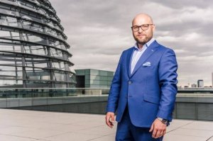 Депутат Бундестага: Германией руководит правительство «Бандеры Бербок» и «Володимира Хабека»