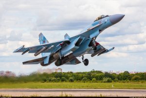 ВКС России передали новую партию истребителей Су-35С. Каждый самолет был протестирован в воздухе в различных рабочих режимах