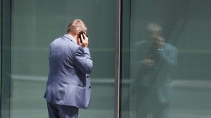 Водить за нос: как искусственный интеллект помогает в борьбе с мошенниками. Какие решения предлагают разработчики для защиты абонентов и могут ли чат-боты обернуться против пользователей