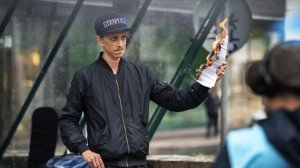 Хитрый швед: под обещания сжечь «священные тексты» сжег Устав НАТО