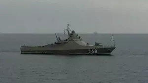 Минобороны: ВСУ предприняли атаку беспилотных катеров на корабли Черноморского флота  (Mash: Крымский мост дополнительно оградили специальными противодиверсионными боновыми заграждениями)