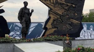 Вечный огонь зажгли на площади защитников Донбасса в Новокузнецке