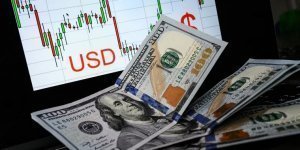 [₽98+] Курс доллара на Мосбирже поднялся до ₽98 впервые с 25 марта 2022 года. В то же время евро прибавляет 1,16%, поднимаясь до 107,7 руб., юань растет на 1%, до 13,553 руб