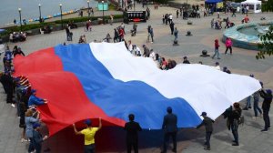ВЦИОМ: больше половины россиян считают свою страну лучшей в мире