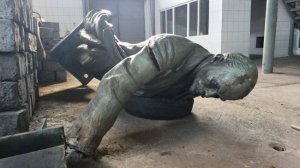 В Казахстане трактористу, снесшему памятник Ленину, грозит от 3 до 7 лет заключения