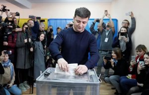 Зеленский допустил проведение выборов во время боевых действий, если Запад их оплатит