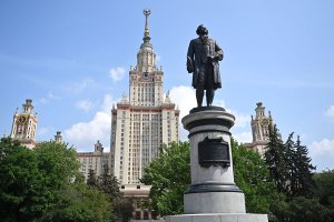 В МГУ появился мощный суперкомпьютер для работы с ИИ. Что о нем известно?  (Профессор МГУ Фомичев рассказал, для каких задач создан суперкомпьютер «МГУ-270»)