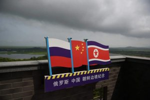 Посол РФ считает уместным совместный ответ РФ, КНР и КНДР на военные шаги США в Азии