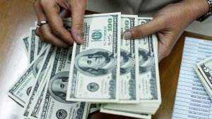 Захарова назвала дедолларизацию объективным экономическим фактом: она является реальностью из-за токсичного доллара