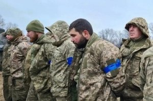 Двое украинских военных застрелили нациста, который мешал им сдаться в плен