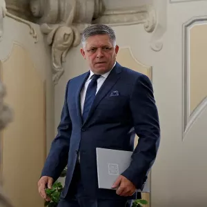В Словакии отвергли сокращение фондов ЕС из-за поддержки Украины По словам премьера Роберта Фицо, в первую очередь речь идет о деньгах для фермеров
