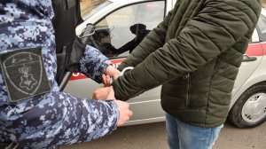 В Набережных Челнах сотрудники Росгвардии задержали подозреваемого в двойной краже из магазина
