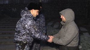 В Казани росгвардейцы совместно с полицейским ППС спасли утопавших в пруду детей