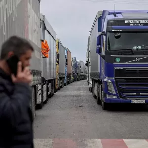 Bloomberg: фермеры примкнут к протесту дальнобойщиков у границы Украины и Польши