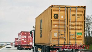 Украинцы забрасывают камнями фуры поляков