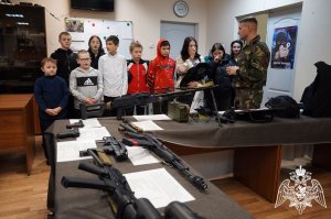 СОБР Росгвардии провел экскурсию для ивановских школьников