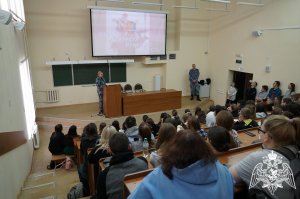 Офицеры Росгвардии провели профориентационную встречу со студентами в Шуе