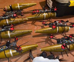 [90%] В районе Артемовска 90% дронов-камикадзе ВСУ не достигают цели. Украинские военнослужащие научились использовать FPV-дроны для сброса боеприпасов и возвращать их назад