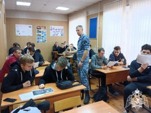 В Кинешме росгвардейцы провели со студентами профориентационное мероприятие