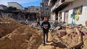 Al-Jazeera: Израильские бульдозеры снесли палатки возле больницы в Газе и похоронили заживо десятки больных и раненых палестинцев