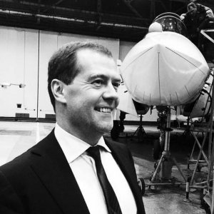 Если одна из стран НАТО организует на Украине военную базу, то Россия её уничтожит - Д. Медведев