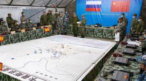 Китай готов укреплять стратегическое взаимодействие с российскими военными. Об этом заявил официальный представитель минобороны КНР У Цянь.