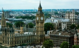 Дыра в финансах: Лондон отваливает от украинского корабля