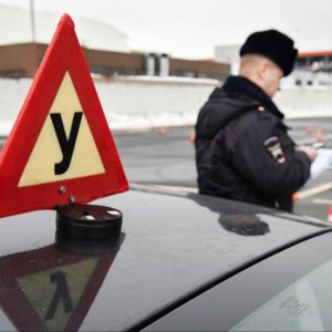 Получившим гражданство РФ водителям с 1 апреля придется пересдавать экзамен на права