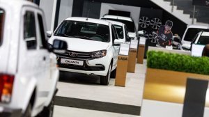 [60%+] В России продажи новых автомобилей в 2023 году выросли на 60%. Они превысили 1,3 млн штук