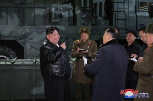 Уважаемый товарищ Ким Чен Ын руководил на месте делами главных военных заводов