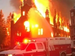 В Канаде после скандала с захоронениями детей индейцев сгорели 33 церкви