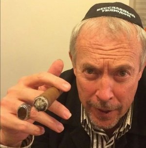 Макаревича, объявившего себя «кормильцем» Росконцерта, потребовали лишить звания народного артиста и выплат