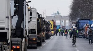 Тракторы сменили тягачи: в центре Берлина — новые массовые акции протеста