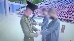 В КНДР двух подростков приговорили к 12 годам каторги за просмотр иностранного кино