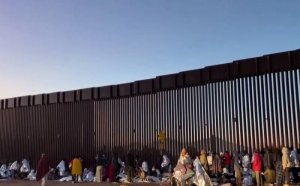 Губернатор Техаса объявил в штате режим вторжения, отменяющий федеральные законы в пользу местных