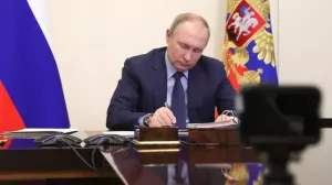 Путин поручил присвоить статус ветерана участникам СВО без контракта