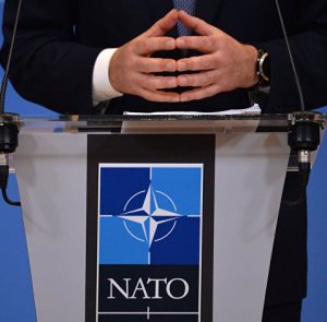 Конфликт на Украине развязала НАТО в 2008 году, напомнил экс-глава Чехии