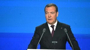 Медведев заявил о планах размещения нового оружия на Курилах