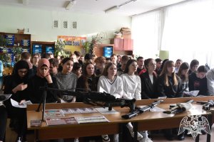 Сотрудники ОМОН «Спарта» Росгвардии рассказали подросткам о своей профессии