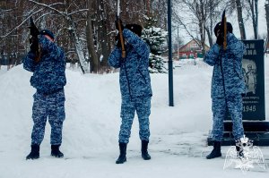 СОТРУДНИКИ РОСГВАРДИИ ПРИНЯЛИ УЧАСТИЕ В ТОРЖЕСТВЕННОМ МИТИНГЕ