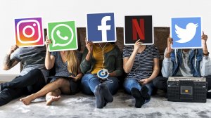 [20 лет Facebook] Конец социальной сети. Эксперты рассказали, какую опасность таят в себе современные соцсети - основной источник новостей для молодежи