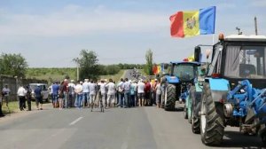 В Молдавии протестующие фермеры заблокировали дорогу у пограничного поста