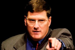 Экс-разведчик США Скотт Риттер считает, что Карлсон проявил себя лучшим дипломатом, чем Клинтон: экс-госсекретарь «не была хорошим представителем Соединенных Штатов», «в ней нет ничего от дипломатии»