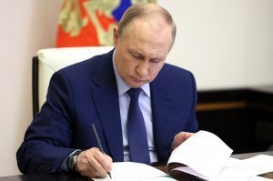 Путин подписал закон о конфискации имущества за фейки об армии. Речь идет о преступлениях, совершенных из корыстных побуждений